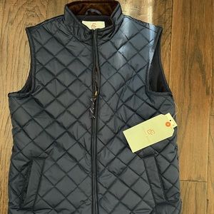 New with tags! Boys navy zip vest. Size 6/7
